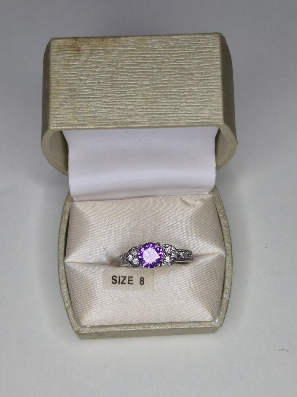 No Brand Womens Size: 8 Silver/ Purple Ring